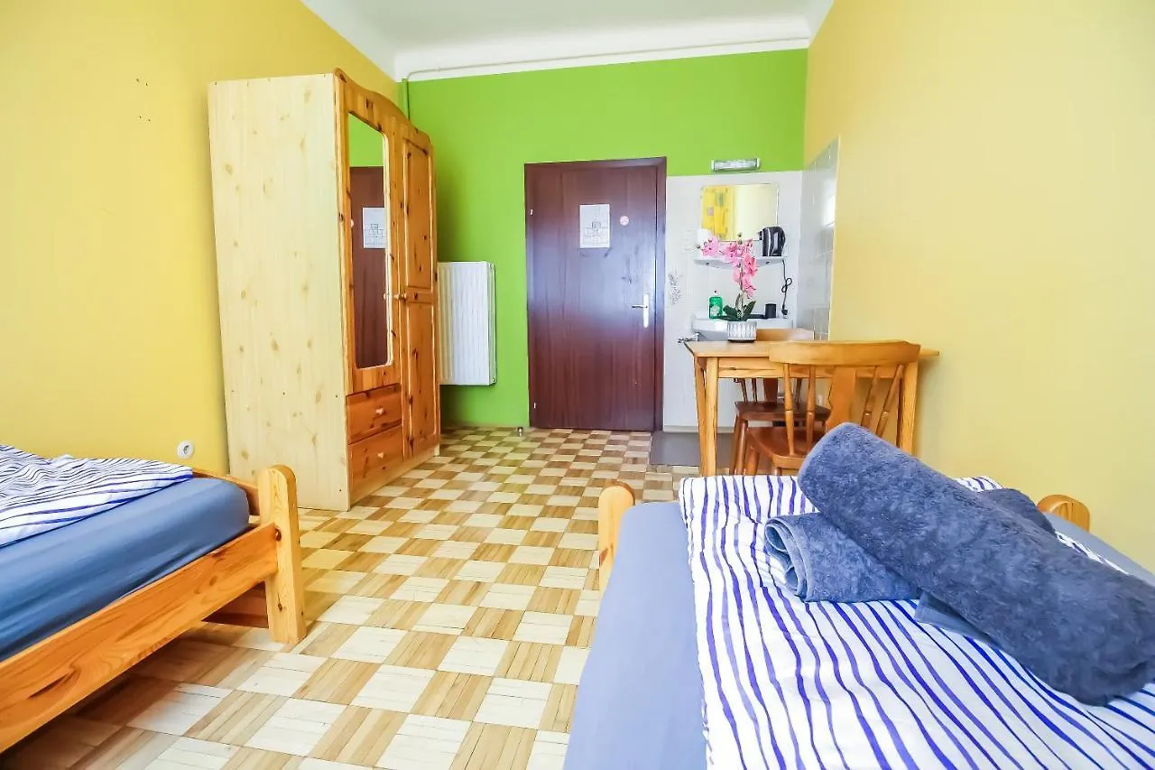 Economic 2Sb Apartment In Lively Area Wien 0*,